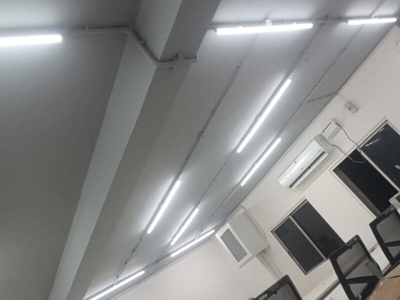 Electrician in tin factory