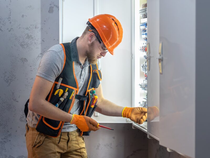 Silu Electrician